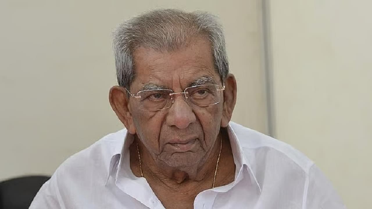 ಸಿದ್ದರಾಮಯ್ಯ ಸಂಪುಟದಲ್ಲಿ ಕೂಡಿ ಬಂದ ಕಾಲ: ಶತಮಾನದ ಶ್ರೇಷ್ಠ ವ್ಯಕ್ತಿತ್ವದ ರಾಜಕಾರಣಿ ಶಿವಶಂಕರಪ್ಪ | Shamanur Shivashankarappa Belief Politics Life Faith Leadership Gvd ಸಿದ್ದರಾಮಯ್ಯ ಸಂಪುಟದಲ್ಲಿ ಕೂಡಿ ಬಂದ ಕಾಲ: ಶತಮಾನದ ಶ್ರೇಷ್ಠ ವ್ಯಕ್ತಿತ್ವದ ರಾಜಕಾರಣಿ ಶಿವಶಂಕರಪ್ಪ | Shamanur Shivashankarappa Belief Politics Life Faith Leadership Gvd