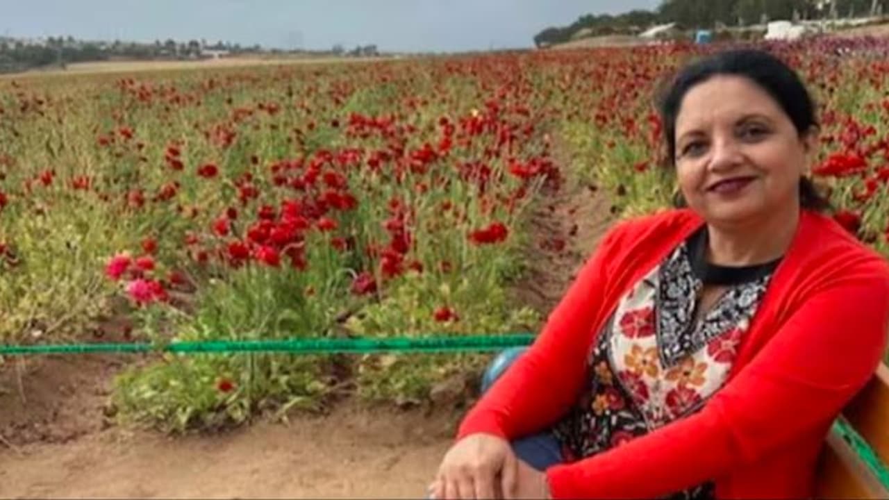 ಗ್ರೀನ್ ಕಾರ್ಡ್ ಸಂದರ್ಶನದ ವೇಳೆ 30 ವರ್ಷಗಳಿಂದ ಅಮೆರಿಕಾದಲ್ಲಿ ವಾಸವಿದ್ದ ಭಾರತೀಯ ಮಹಿಳೆಯ ಬಂಧನ | Green Card Interview Indian Woman Arrested By Us Federal Officers ಗ್ರೀನ್ ಕಾರ್ಡ್ ಸಂದರ್ಶನದ ವೇಳೆ 30 ವರ್ಷಗಳಿಂದ ಅಮೆರಿಕಾದಲ್ಲಿ ವಾಸವಿದ್ದ ಭಾರತೀಯ ಮಹಿಳೆಯ ಬಂಧನ | Green Card Interview Indian Woman Arrested By Us Federal Officers