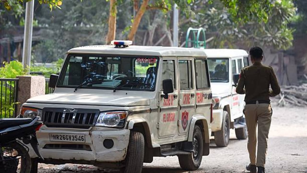 ಬಾಯ್ಫ್ರೆಂಡ್ ಎದುರೇ 8 ಕಾಮುಕರಿಂದ ಯುವತಿ ಮೇಲೆ ಅತ್ಯಾ**ರ, ಭೀಕರ ಘಟನೆ ಬೆಳಕಿಗೆ ಬಾಯ್ಫ್ರೆಂಡ್ ಎದುರೇ 8 ಕಾಮುಕರಿಂದ ಯುವತಿ ಮೇಲೆ ಅತ್ಯಾ**ರ, ಭೀಕರ ಘಟನೆ ಬೆಳಕಿಗೆ