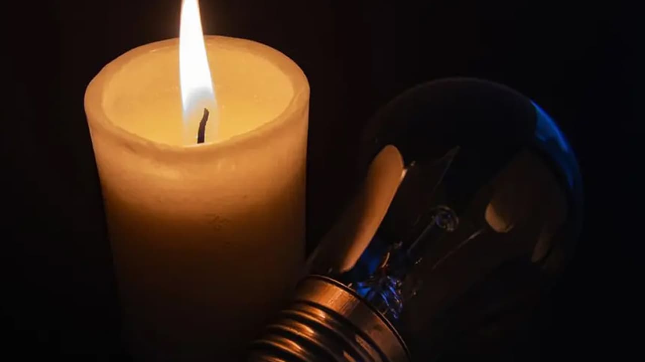 Tamilnadu Power Cut: செல்போனில் சார்ஜ் போட்டு வச்சுக்கோங்க! நாளை காலை 9 மணி முதல் மின்தடை! எந்தெந்த பகுதிகளில்?