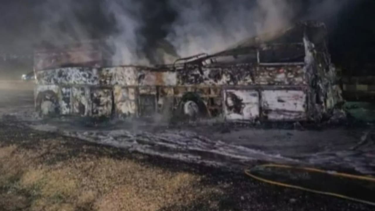 ಚಿತ್ರದುರ್ಗ ಬಸ್ ದುರಂತ, ಕಣ್ಣು ಬಿಟ್ಟಾಗ ಸುತ್ತಲೂ ಬೆಂಕಿಯ ಜ್ವಾಲೆ! ಗಾಯಾಳು ಕಿರಣ್ ಬಿಚ್ಚಿಟ್ಟ ಭಯಾನಕ ಅನುಭವ | Chitradurga Bus Tragedy Survivor Kiran Pal Escapes Death After Midnight Fire Gow ಚಿತ್ರದುರ್ಗ ಬಸ್ ದುರಂತ, ಕಣ್ಣು ಬಿಟ್ಟಾಗ ಸುತ್ತಲೂ ಬೆಂಕಿಯ ಜ್ವಾಲೆ! ಗಾಯಾಳು ಕಿರಣ್ ಬಿಚ್ಚಿಟ್ಟ ಭಯಾನಕ ಅನುಭವ | Chitradurga Bus Tragedy Survivor Kiran Pal Escapes Death After Midnight Fire Gow