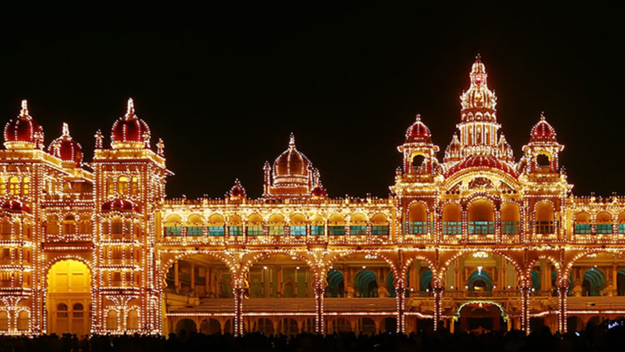 Mysuru cylinder blast ಮೈಸೂರು ಅರಮನೆ ಬಳಿ ನೈಟ್ರೋಜನ್ ಸಿಲಿಂಡರ್ ಸ್ಫೋಟ; ಓರ್ವ ಸಾವು, ನಾಲ್ವರಿಗೆ ಗಾಯ | Tragedy Near Mysuru Palace As Nitrogen Cylinder Explosion Kills One Injures Four Mysuru cylinder blast ಮೈಸೂರು ಅರಮನೆ ಬಳಿ ನೈಟ್ರೋಜನ್ ಸಿಲಿಂಡರ್ ಸ್ಫೋಟ; ಓರ್ವ ಸಾವು, ನಾಲ್ವರಿಗೆ ಗಾಯ | Tragedy Near Mysuru Palace As Nitrogen Cylinder Explosion Kills One Injures Four