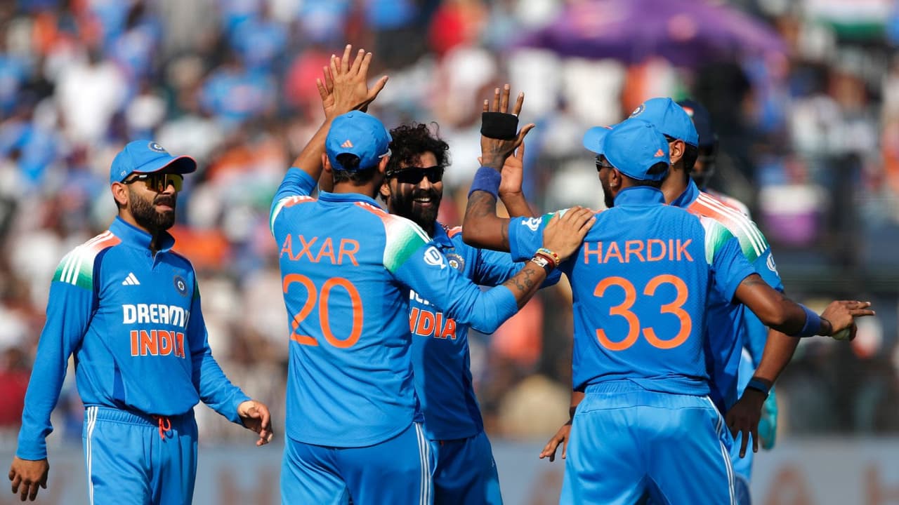 ಕಿವೀಸ್ ಎದುರು ಟಾಸ್ ಗೆದ್ದ ಭಾರತ ಬೌಲಿಂಗ್ ಆಯ್ಕೆ; ಆರು ಬೌಲರ್ಗಳೊಂದಿಗೆ ಕಣಕ್ಕೆ! | Ind Vs Nz 1st Odi Shubman Gill Wins Toss India Opt To Bowling First Kvn ಕಿವೀಸ್ ಎದುರು ಟಾಸ್ ಗೆದ್ದ ಭಾರತ ಬೌಲಿಂಗ್ ಆಯ್ಕೆ; ಆರು ಬೌಲರ್ಗಳೊಂದಿಗೆ ಕಣಕ್ಕೆ! | Ind Vs Nz 1st Odi Shubman Gill Wins Toss India Opt To Bowling First Kvn