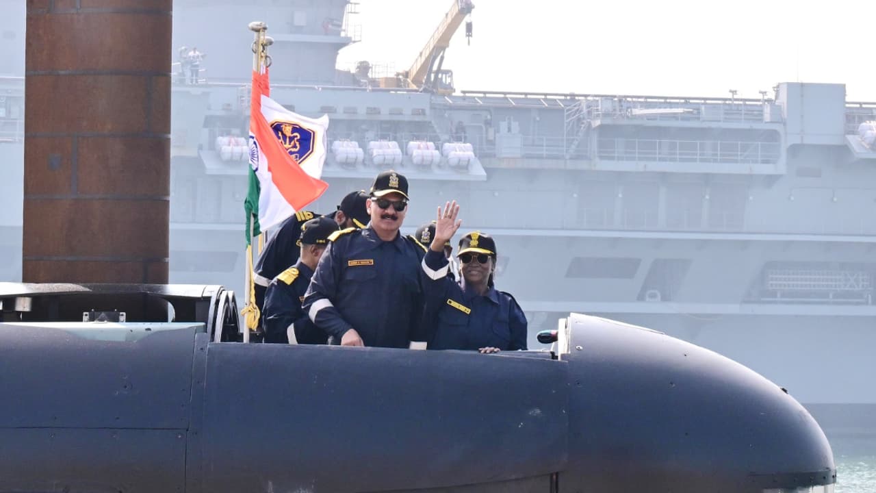 President Droupadi Murmu Undertakes Historic Submarine Sortie at Karwar Naval Base