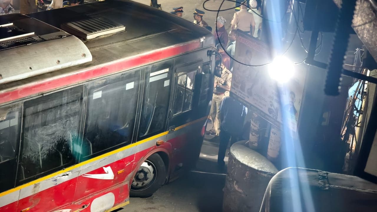 Mumbai Bus Accident: 4 Dead, 9 Injured as Reversing BEST Bus Mows Down Pedestrians