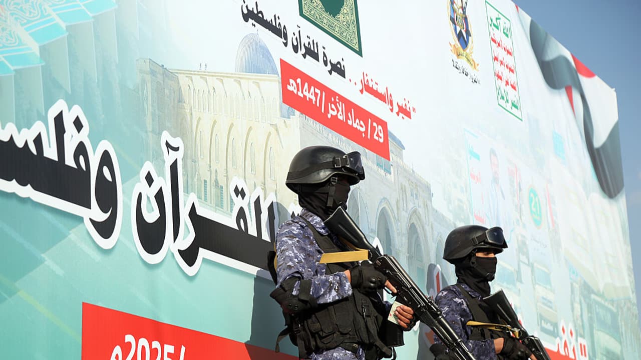 Saudi airstrike in Yemen prompts UAE troop withdrawal, exposing sharp Gulf tensions over security, oil, and influence.