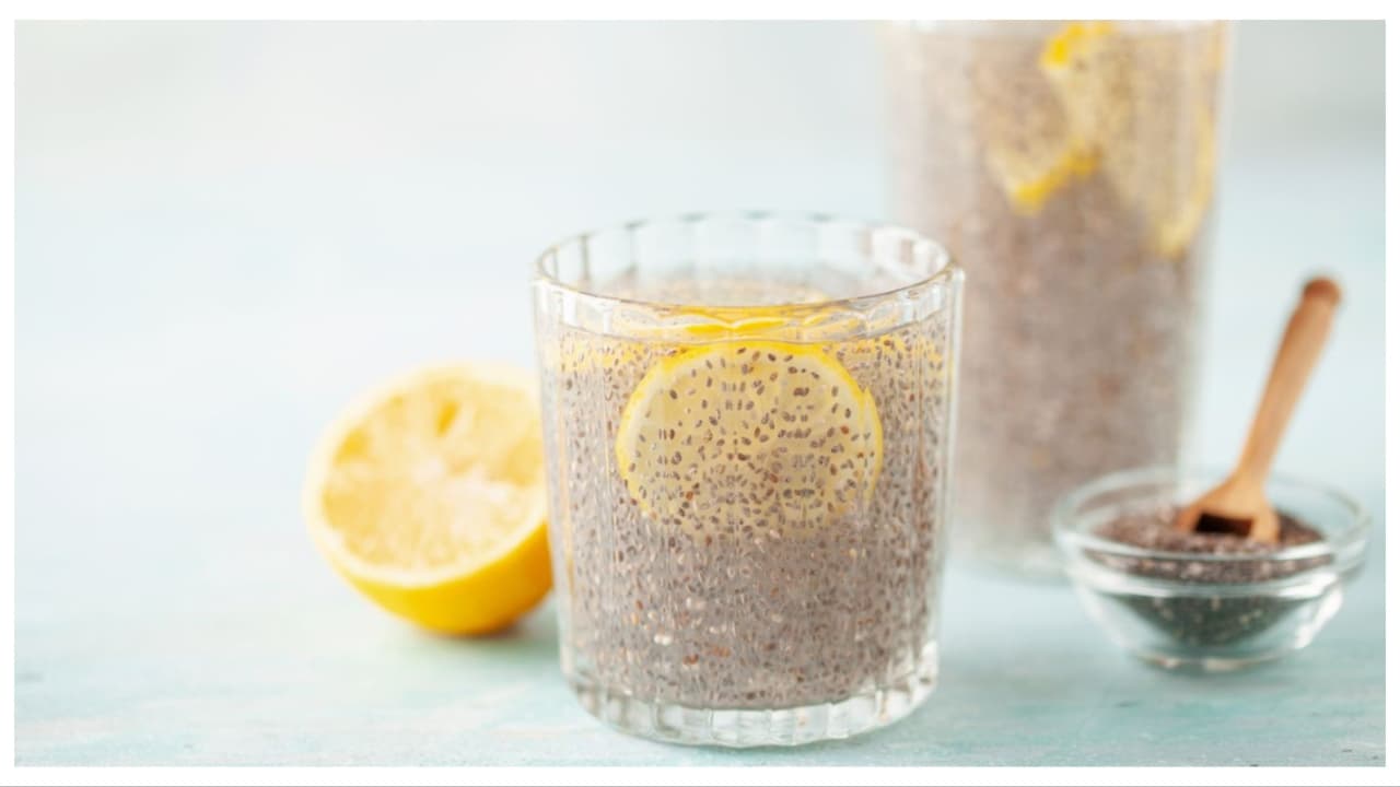 Chia Seeds: ಎರಡೇ ವಾರ ಚಿಯಾ ಸೀಡ್ಸ್ ನೆನೆಸಿದ ನೀರು ಕುಡಿದು ನೋಡಿ, ಬದಲಾವಣೆ ನೀವೇ ಗಮನಿಸಿ! Chia Seeds: ಎರಡೇ ವಾರ ಚಿಯಾ ಸೀಡ್ಸ್ ನೆನೆಸಿದ ನೀರು ಕುಡಿದು ನೋಡಿ, ಬದಲಾವಣೆ ನೀವೇ ಗಮನಿಸಿ!