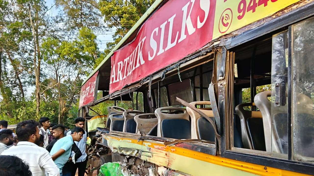 ಕುಂದಾಪುರದಲ್ಲಿ KSRTC ಬಸ್ಗೆ ಢಿಕ್ಕಿ ಹೊಡೆದ ಟಿಪ್ಪರ್, 15 ಪ್ರಯಾಣಿಕರಿಗೆ ಗಾಯ, ಇಬ್ಬರ ಸ್ಥಿತಿ ಗಂಭೀರ! | Tipper Rams Ksrtc Bus In Kundapur 15 Injured Two Critical Accident News San ಕುಂದಾಪುರದಲ್ಲಿ KSRTC ಬಸ್ಗೆ ಢಿಕ್ಕಿ ಹೊಡೆದ ಟಿಪ್ಪರ್, 15 ಪ್ರಯಾಣಿಕರಿಗೆ ಗಾಯ, ಇಬ್ಬರ ಸ್ಥಿತಿ ಗಂಭೀರ! | Tipper Rams Ksrtc Bus In Kundapur 15 Injured Two Critical Accident News San