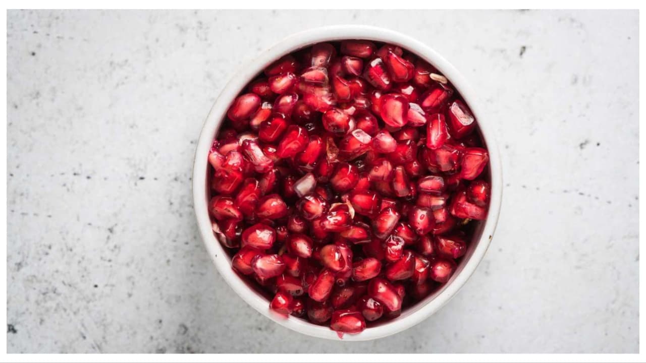 ಪ್ರತಿ ದಿನ ದಾಳಿಂಬೆ ತಿನ್ನಿ… ನೂರಾರು ಕಾಯಿಲೆಗಳಿಂದ ದೂರವಿರಿ! ಪ್ರತಿ ದಿನ ದಾಳಿಂಬೆ ತಿನ್ನಿ… ನೂರಾರು ಕಾಯಿಲೆಗಳಿಂದ ದೂರವಿರಿ!