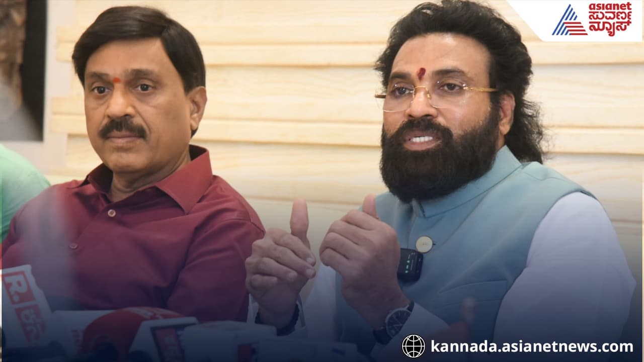 ಕೊಲೆ ಆರೋಪಿಯನ್ನು ಪಕ್ಕದಲ್ಲೇ ಕೂರಿಸಿಕೊಂಡರೆ ನ್ಯಾಯ ಸಿಗುತ್ತಾ?”: ಸಿಎಂ ವಿರುದ್ಧ ಶ್ರೀರಾಮುಲು ಕಿಡಿ | Ballari Banner Fight Sriramulu And Janardhan Reddy Joint Press Conference ಕೊಲೆ ಆರೋಪಿಯನ್ನು ಪಕ್ಕದಲ್ಲೇ ಕೂರಿಸಿಕೊಂಡರೆ ನ್ಯಾಯ ಸಿಗುತ್ತಾ?”: ಸಿಎಂ ವಿರುದ್ಧ ಶ್ರೀರಾಮುಲು ಕಿಡಿ | Ballari Banner Fight Sriramulu And Janardhan Reddy Joint Press Conference