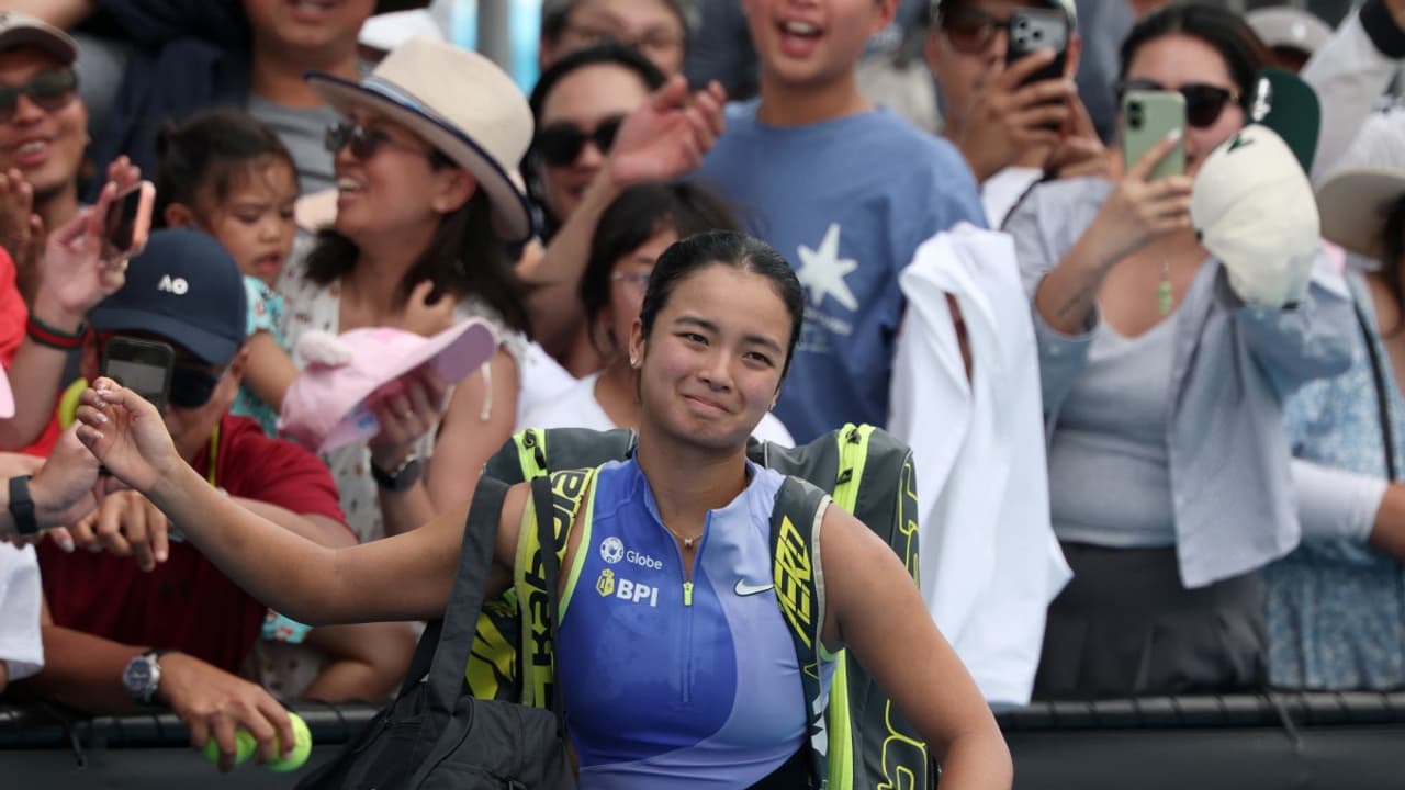 Australian Open 2026: Alexandra Eala Sparks Filipino Frenzy as Fans Turn Up in Huge Numbers (WATCH)