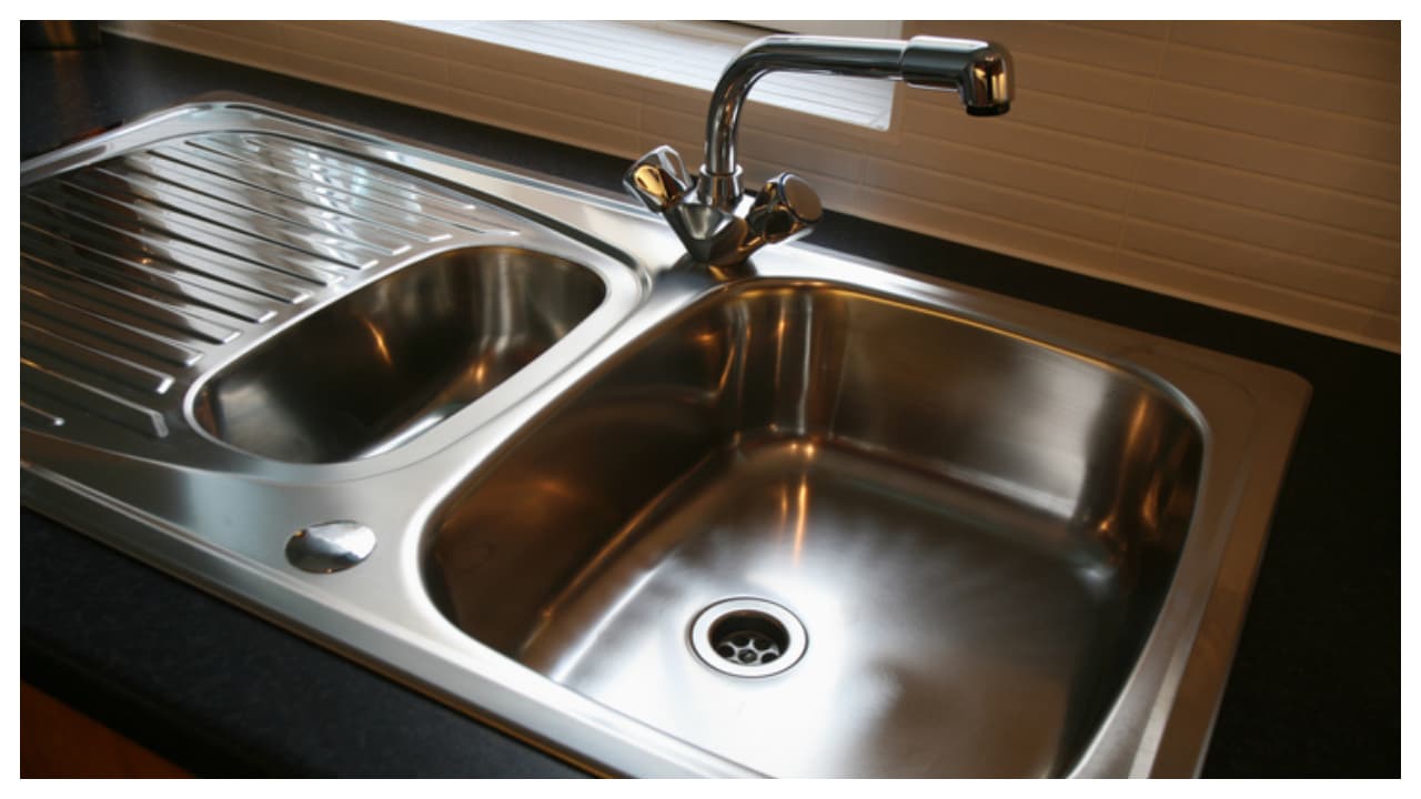 ಸಿಂಕ್ ಮೇಲೆ 5 ವಸ್ತುಗಳಿದ್ರೆ ಮಕ್ಕಳ ಆರೋಗ್ಯಕ್ಕೆ ಕುತ್ತು; ಇಡೀ ಮನೆಯೇ ರೋಗಾಣುಗಳು ಅಡ್ಡಾ ಆಗುತ್ತೆ | These Mistakes Near The Sink Are Harmful To Your Health Kitchen Hygiene Tips Mrq ಸಿಂಕ್ ಮೇಲೆ 5 ವಸ್ತುಗಳಿದ್ರೆ ಮಕ್ಕಳ ಆರೋಗ್ಯಕ್ಕೆ ಕುತ್ತು; ಇಡೀ ಮನೆಯೇ ರೋಗಾಣುಗಳು ಅಡ್ಡಾ ಆಗುತ್ತೆ | These Mistakes Near The Sink Are Harmful To Your Health Kitchen Hygiene Tips Mrq