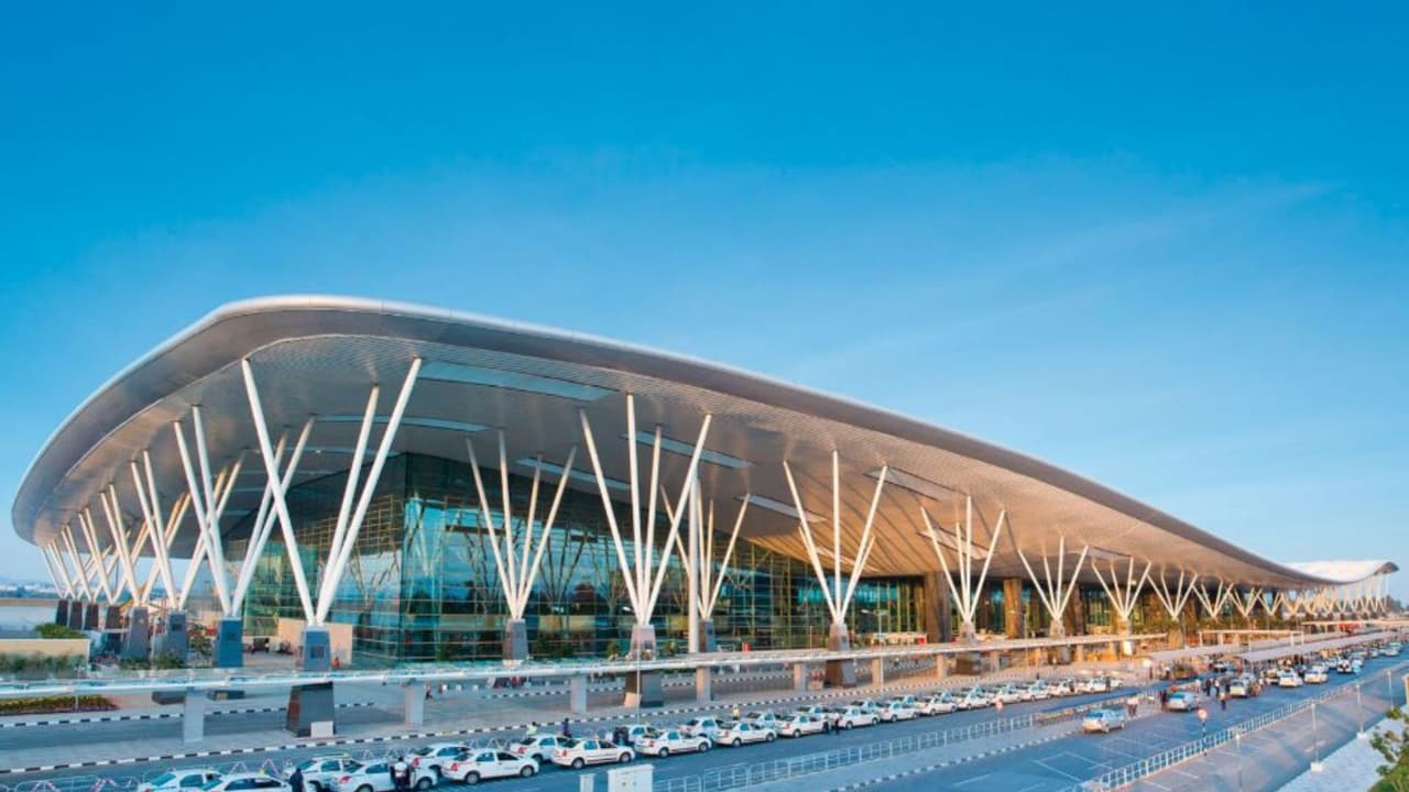 ಬೆಂಗಳೂರು ಏರ್ಪೋರ್ಟ್ನಲ್ಲಿ ವಿದೇಶಿ ಮಹಿಳೆಗೆ ಲೈಂಗಿಕ ಕಿರುಕುಳ: ಅಸಭ್ಯವಾಗಿ ಮುಟ್ಟಿ ತಬ್ಬಿಕೊಂಡು ಥ್ಯಾಂಕ್ಸ್ ಹೇಳಿದ..! | Foreign Woman Harassed At Kempegowda Airport Ground Staff Arrested In Bengaluru ಬೆಂಗಳೂರು ಏರ್ಪೋರ್ಟ್ನಲ್ಲಿ ವಿದೇಶಿ ಮಹಿಳೆಗೆ ಲೈಂಗಿಕ ಕಿರುಕುಳ: ಅಸಭ್ಯವಾಗಿ ಮುಟ್ಟಿ ತಬ್ಬಿಕೊಂಡು ಥ್ಯಾಂಕ್ಸ್ ಹೇಳಿದ..! | Foreign Woman Harassed At Kempegowda Airport Ground Staff Arrested In Bengaluru