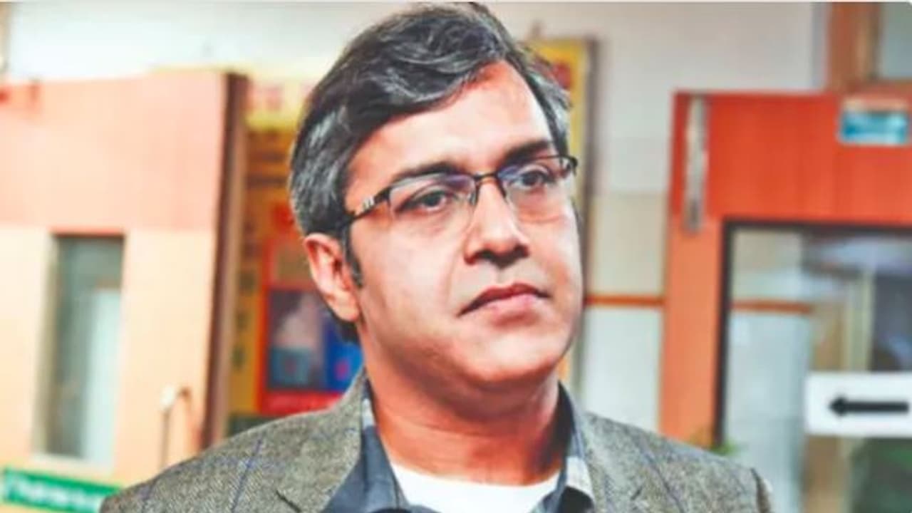 ತನ್ನ ನಾಯಿಗೆ ವಾಕ್ ಮಾಡಿಸಲು ಇಡೀ ಸ್ಟೇಡಿಯಂನ್ನೇ ಖಾಲಿ ಮಾಡಿಸಿದ ಅಧಿಕಾರಿ ಈಗ ಪಾಲಿಕೆ ಕಮೀಷನರ್ | 1992 Batch Ias Officer Sanjeev Khirwar Appointed As New Mcd Commissioner ತನ್ನ ನಾಯಿಗೆ ವಾಕ್ ಮಾಡಿಸಲು ಇಡೀ ಸ್ಟೇಡಿಯಂನ್ನೇ ಖಾಲಿ ಮಾಡಿಸಿದ ಅಧಿಕಾರಿ ಈಗ ಪಾಲಿಕೆ ಕಮೀಷನರ್ | 1992 Batch Ias Officer Sanjeev Khirwar Appointed As New Mcd Commissioner