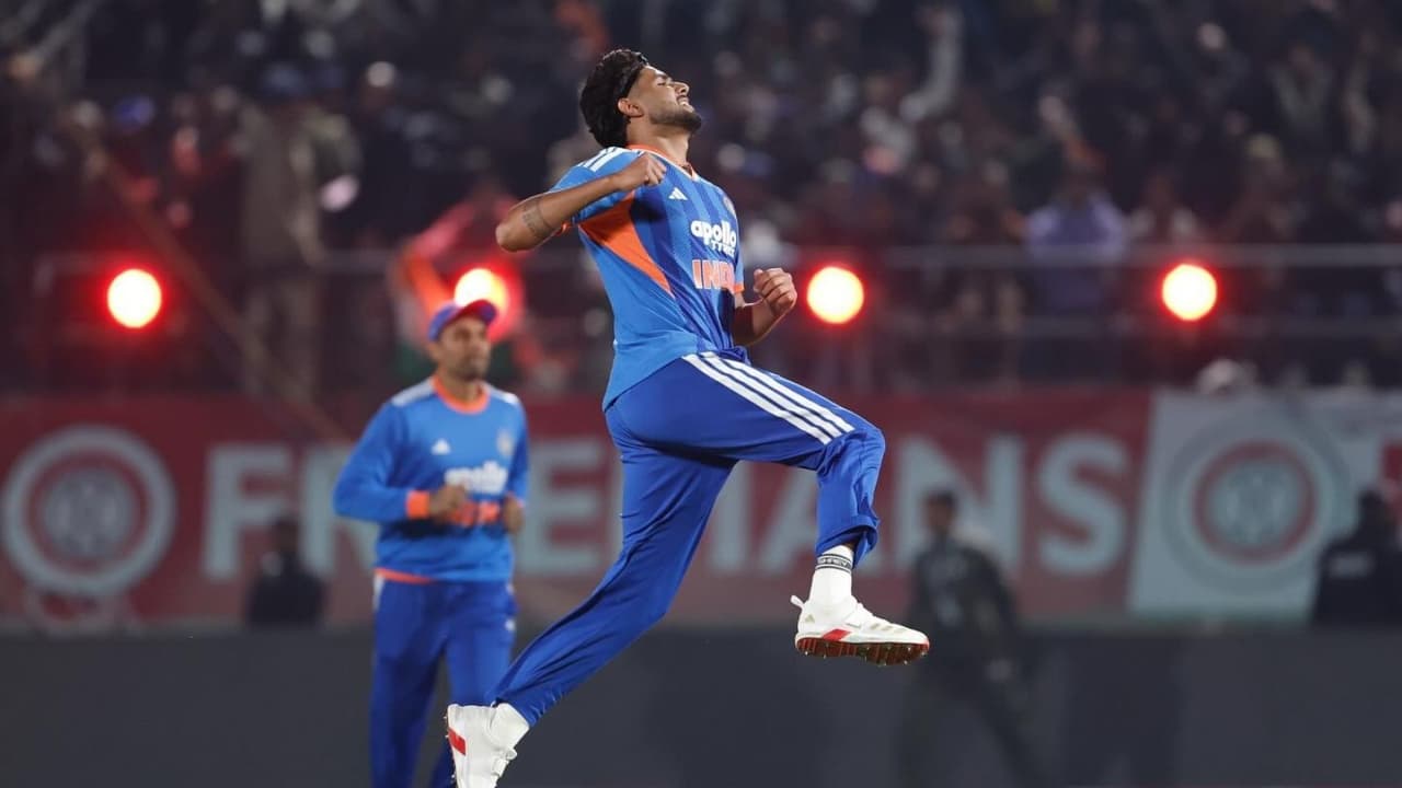 ಗೌತಮ್ ಗಂಭೀರ್ ನೀಲಿಗಣ್ಣಿನ ಹುಡುಗ ಟಿ20 ವಿಶ್ವಕಪ್ನಿಂದ ಔಟ್! ಟೀಂ ಇಂಡಿಯಾಗೆ ದೊಡ್ಡ ಹಿನ್ನಡೆ? | T20 World Cup Harshit Rana Injured Likely To Miss Tournament Kvn ಗೌತಮ್ ಗಂಭೀರ್ ನೀಲಿಗಣ್ಣಿನ ಹುಡುಗ ಟಿ20 ವಿಶ್ವಕಪ್ನಿಂದ ಔಟ್! ಟೀಂ ಇಂಡಿಯಾಗೆ ದೊಡ್ಡ ಹಿನ್ನಡೆ? | T20 World Cup Harshit Rana Injured Likely To Miss Tournament Kvn