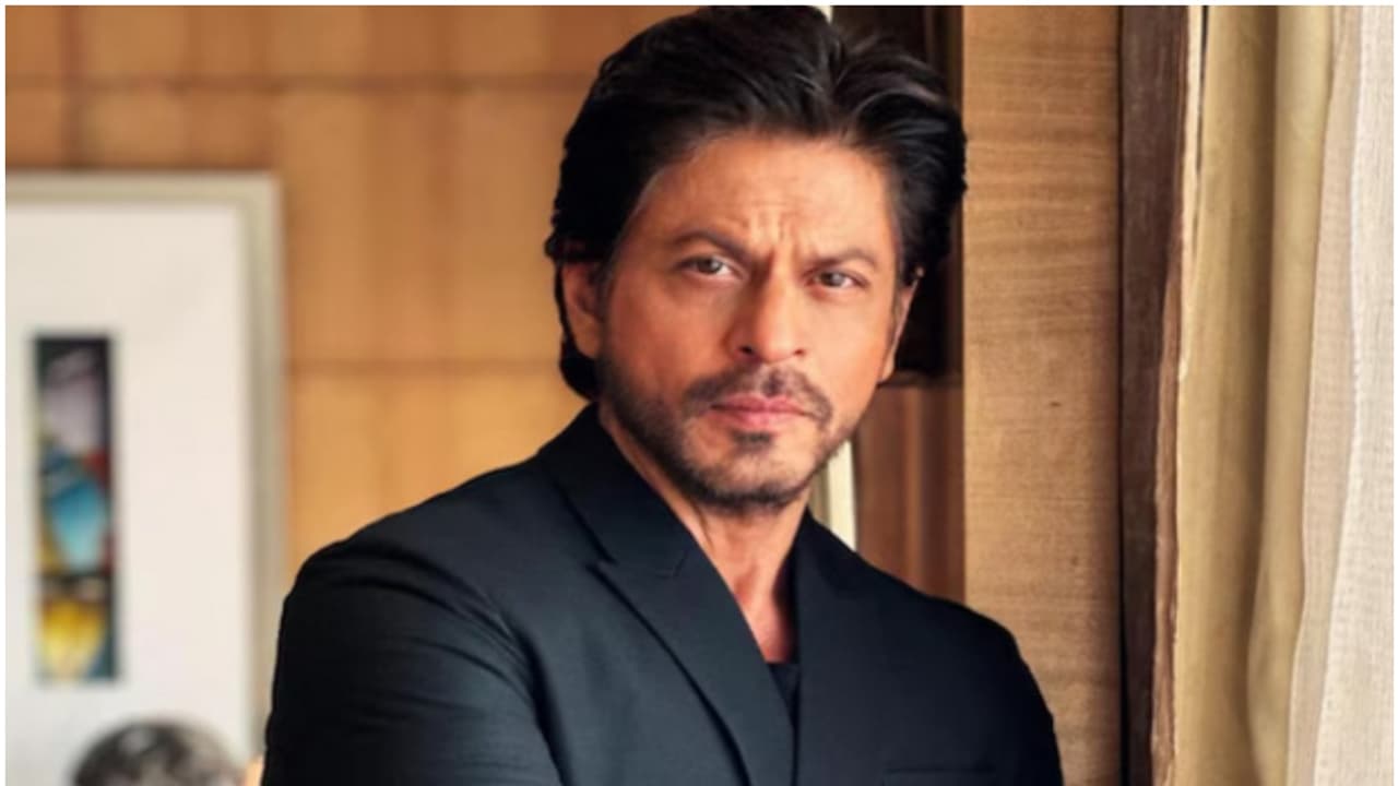 ಇಷ್ಟು ದಿನ ಬಚ್ಚಿಟ್ಟಿದ್ದ ಫ್ಯಾಮಲಿ, ಮಕ್ಕಳ ಸೀಕ್ರೆಟ್ ವಿಷ್ಯ ಕೊನೆಗೂ ಬಿಚ್ಚಿಟ್ಟ ಶಾರುಖ್ ಖಾನ್! | Shah Rukh Khan Calls His Kids The Biggest Critics Of Life Also Shares What Legacy Means According To Him ಇಷ್ಟು ದಿನ ಬಚ್ಚಿಟ್ಟಿದ್ದ ಫ್ಯಾಮಲಿ, ಮಕ್ಕಳ ಸೀಕ್ರೆಟ್ ವಿಷ್ಯ ಕೊನೆಗೂ ಬಿಚ್ಚಿಟ್ಟ ಶಾರುಖ್ ಖಾನ್! | Shah Rukh Khan Calls His Kids The Biggest Critics Of Life Also Shares What Legacy Means According To Him