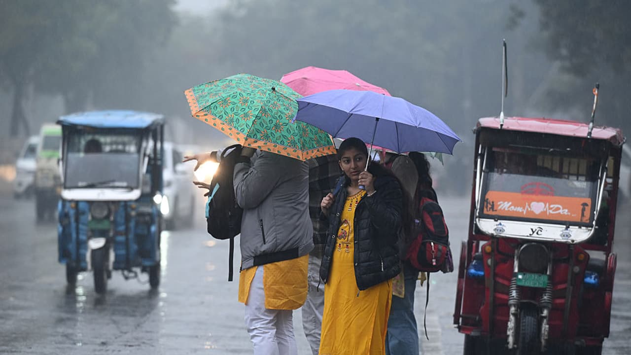 Delhi-NCR Weather On January 27: Rain, Thunderstorms and Gusty Winds Likely, Warns IMD