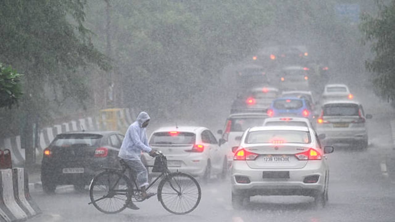 Delhi Weather LATEST Update: Will It Rain Today? Check Today's Forecast