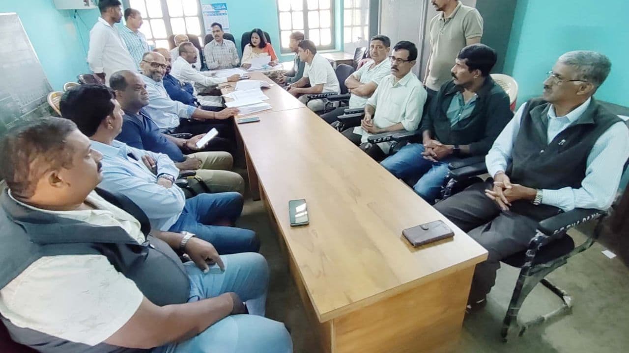 Kodagu: ಶಾಲೆಗಾಗಿ ದಾನ ಕೊಟ್ಟ ಜಾಗದಲ್ಲಿ ಶಾದಿ ಮಹಲ್ ನಿರ್ಮಾಣಕ್ಕೆ ಮುಂದಾಯ್ತಾ ಸರ್ಕಾರ? | Is Govt Planning To Build Shaadi Mahal On Land Donated For Napoklu School Mrq Kodagu: ಶಾಲೆಗಾಗಿ ದಾನ ಕೊಟ್ಟ ಜಾಗದಲ್ಲಿ ಶಾದಿ ಮಹಲ್ ನಿರ್ಮಾಣಕ್ಕೆ ಮುಂದಾಯ್ತಾ ಸರ್ಕಾರ? | Is Govt Planning To Build Shaadi Mahal On Land Donated For Napoklu School Mrq