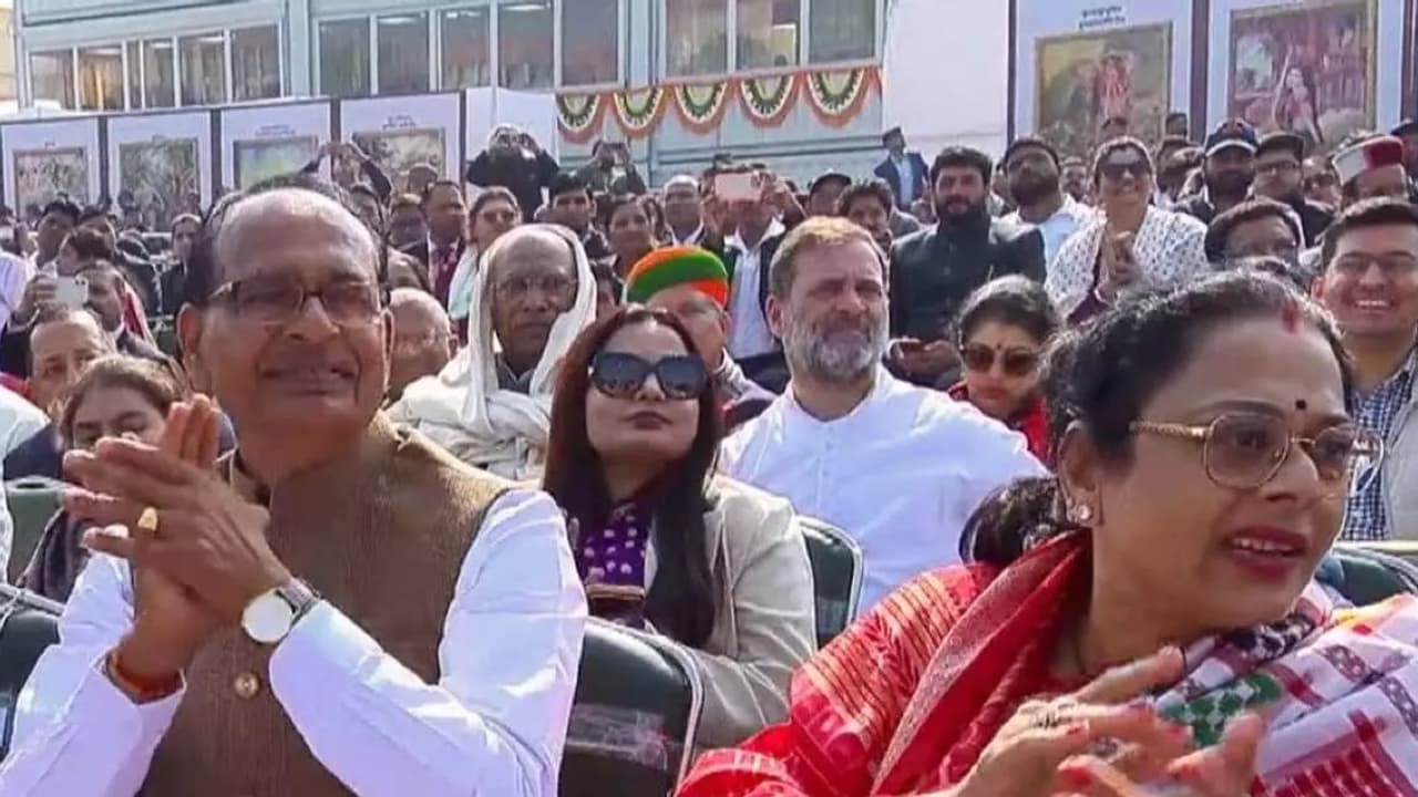 ಪರೇಡ್ ವೇಳೆ 3ನೇ ಸಾಲಲ್ಲಿ ಕೂರಿಸಿ ರಾಹುಲ್ ಗಾಂಧಿ ಹಾಗೂ ನನಗೆ ಅವಮಾನ: ಮಲ್ಲಿಕಾರ್ಜುನ ಖರ್ಗೆ ಪರೇಡ್ ವೇಳೆ 3ನೇ ಸಾಲಲ್ಲಿ ಕೂರಿಸಿ ರಾಹುಲ್ ಗಾಂಧಿ ಹಾಗೂ ನನಗೆ ಅವಮಾನ: ಮಲ್ಲಿಕಾರ್ಜುನ ಖರ್ಗೆ