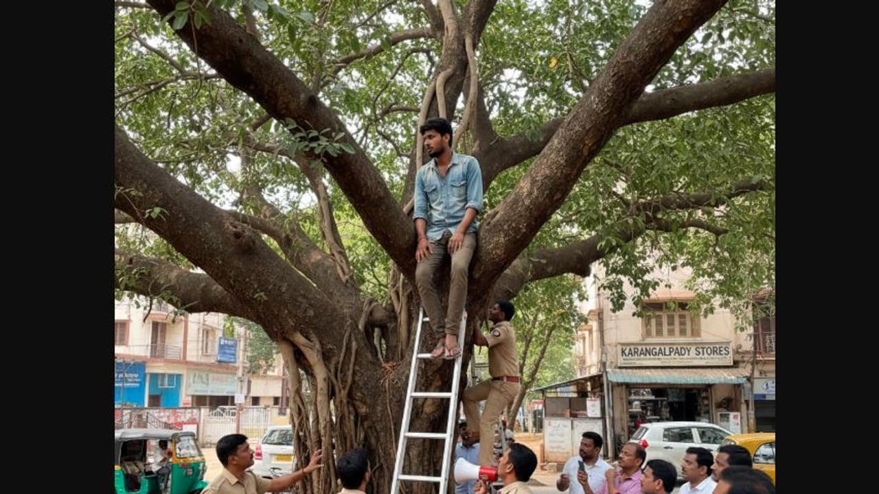 ಕೆಲಸಕ್ಕೆಂದು ಮಂಗಳೂರಿಗೆ ಕರೆತಂದು ನಾಪತ್ತೆಯಾದ ಗೆಳೆಯ: ಭಯದಿಂದ ಮರವೇರಿ ಕುಳಿತ ಬಾಗಲಕೋಟೆಯ ಭೀಮಾ | Bagalkote Youth Claimbed Tree In Karangalapady Rescued By Mangaluru Police ಕೆಲಸಕ್ಕೆಂದು ಮಂಗಳೂರಿಗೆ ಕರೆತಂದು ನಾಪತ್ತೆಯಾದ ಗೆಳೆಯ: ಭಯದಿಂದ ಮರವೇರಿ ಕುಳಿತ ಬಾಗಲಕೋಟೆಯ ಭೀಮಾ | Bagalkote Youth Claimbed Tree In Karangalapady Rescued By Mangaluru Police