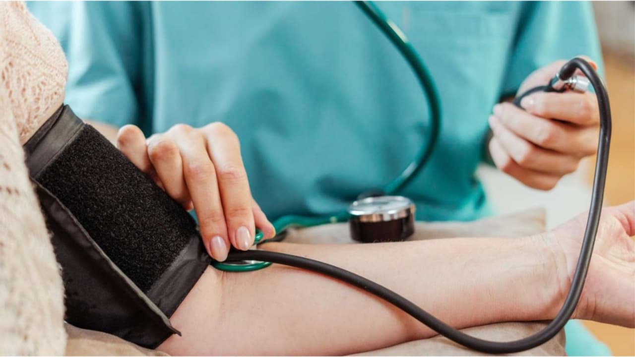 Healthcare Budget 2026–27 ಆರೋಗ್ಯ ಬಜೆಟ್ 2026-27: ಪ್ರಮುಖ ಯೋಜನೆಗಳು ಮತ್ತು ಹಂಚಿಕೆ | Big Boost For Healthcare 2026 Focus One Lakh Therapists Plan And Digital Health Healthcare Budget 2026–27 ಆರೋಗ್ಯ ಬಜೆಟ್ 2026-27: ಪ್ರಮುಖ ಯೋಜನೆಗಳು ಮತ್ತು ಹಂಚಿಕೆ | Big Boost For Healthcare 2026 Focus One Lakh Therapists Plan And Digital Health