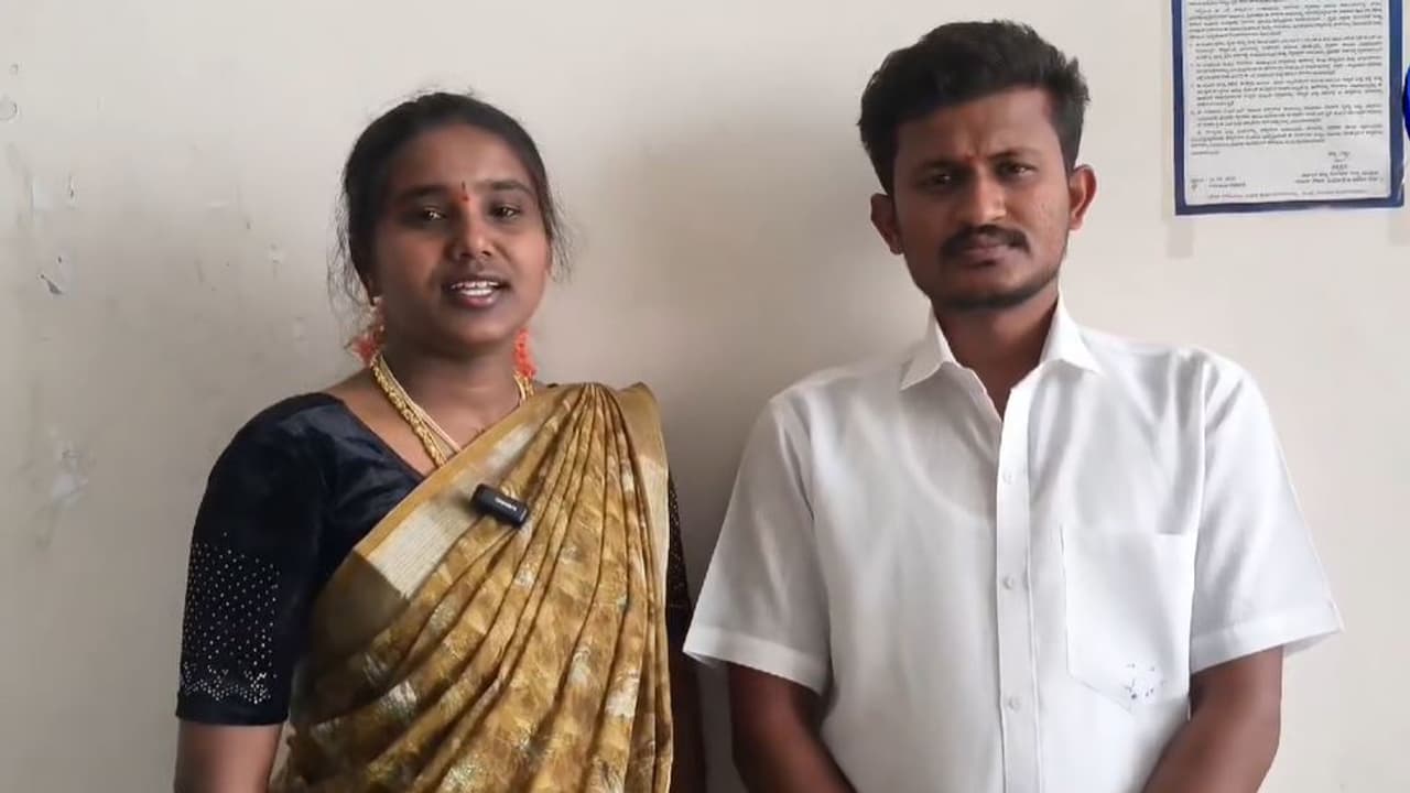 ತುಮಕೂರು: 6 ವರ್ಷದ ಪ್ರೀತಿಗೆ ವಿಲನ್ ಆದ ಹುಡುಗಿ ಕಡೆಯವರು: ಪ್ರೇಮ ವಿವಾಹವಾಗಿ ಪೊಲೀಸ್ ರಕ್ಷಣೆ ಕೋರಿದ ಜೋಡಿ | Tumkur Couple Seeks Police Protection After Love Marriage ತುಮಕೂರು: 6 ವರ್ಷದ ಪ್ರೀತಿಗೆ ವಿಲನ್ ಆದ ಹುಡುಗಿ ಕಡೆಯವರು: ಪ್ರೇಮ ವಿವಾಹವಾಗಿ ಪೊಲೀಸ್ ರಕ್ಷಣೆ ಕೋರಿದ ಜೋಡಿ | Tumkur Couple Seeks Police Protection After Love Marriage