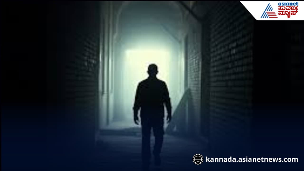 ಗರುಡ ಪುರಾಣ: ಸತ್ತವರ ಆತ್ಮ ಏಕೆ ಸ್ವರ್ಗ ಅಥವಾ ನರಕ ಸೇರದೆ ಇಲ್ಲಿಯೇ ಸುತ್ತುತ್ತದೆ? | Garuda Purana Says Why Do The Souls Of The Dead Roam Around You Bni ಗರುಡ ಪುರಾಣ: ಸತ್ತವರ ಆತ್ಮ ಏಕೆ ಸ್ವರ್ಗ ಅಥವಾ ನರಕ ಸೇರದೆ ಇಲ್ಲಿಯೇ ಸುತ್ತುತ್ತದೆ? | Garuda Purana Says Why Do The Souls Of The Dead Roam Around You Bni