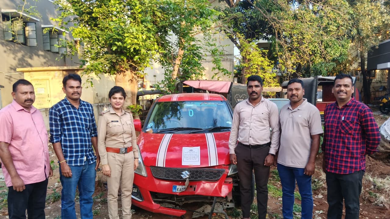 Marriage Dhoka ಕಲ್ಯಾಣ ಮಂಟಪಕ್ಕೆ ಬರ್ತಿದ್ದ ವರನಿಗೆ ಚಾಕು ಇರಿದ ಪ್ರಕರಣದಲ್ಲಿ ವಧುವಿನ ಕೈವಾಡ ಬಹಿರಂಗ | Chamarajanagar Wedding Horror Bride Role Revealed In Groom Stabbing Case Marriage Dhoka ಕಲ್ಯಾಣ ಮಂಟಪಕ್ಕೆ ಬರ್ತಿದ್ದ ವರನಿಗೆ ಚಾಕು ಇರಿದ ಪ್ರಕರಣದಲ್ಲಿ ವಧುವಿನ ಕೈವಾಡ ಬಹಿರಂಗ | Chamarajanagar Wedding Horror Bride Role Revealed In Groom Stabbing Case