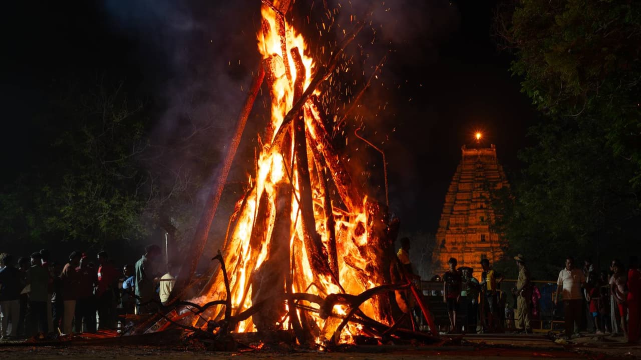 Holi 2026 Date: होलिका दहन को लेकर कन्फ्यूजन क्यों, कब खेलें होली? जानें सही  डेट | Kab Kare Holika Dahan Shubh Muhurat Holi 2026 Kab Hai | Asianet News  Hindi