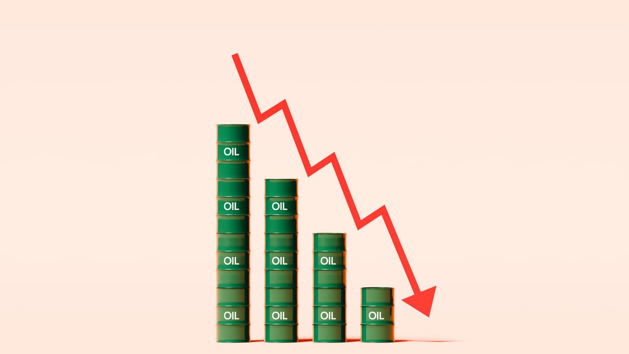 Oil Prices Fall Over 5% as US-Iran Talks Ease Fears of Supply Disruption