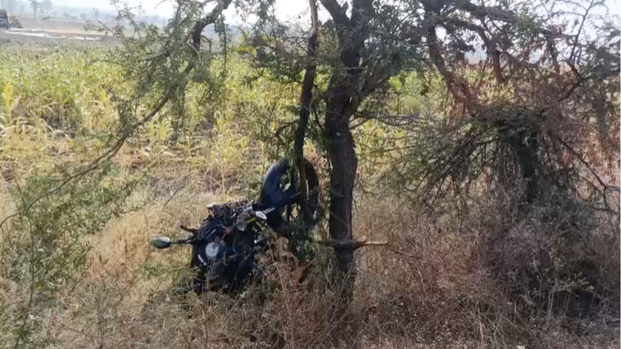 ಅಜ್ಜಿಯ ಅಂತ್ಯಕ್ರಿಯೆ ಮುಗಿಸಿ ಮನೆಗೆ ಹೊರಟ ಮೊಮ್ಮಗನನ್ನೂ ಮಸಣದ ಹೆಣ ಮಾಡಿದ ಜವರಾಯ! | Dharwad Shivalli Bike Accident Youth Dies After Grandmothers Funeral Sat ಅಜ್ಜಿಯ ಅಂತ್ಯಕ್ರಿಯೆ ಮುಗಿಸಿ ಮನೆಗೆ ಹೊರಟ ಮೊಮ್ಮಗನನ್ನೂ ಮಸಣದ ಹೆಣ ಮಾಡಿದ ಜವರಾಯ! | Dharwad Shivalli Bike Accident Youth Dies After Grandmothers Funeral Sat