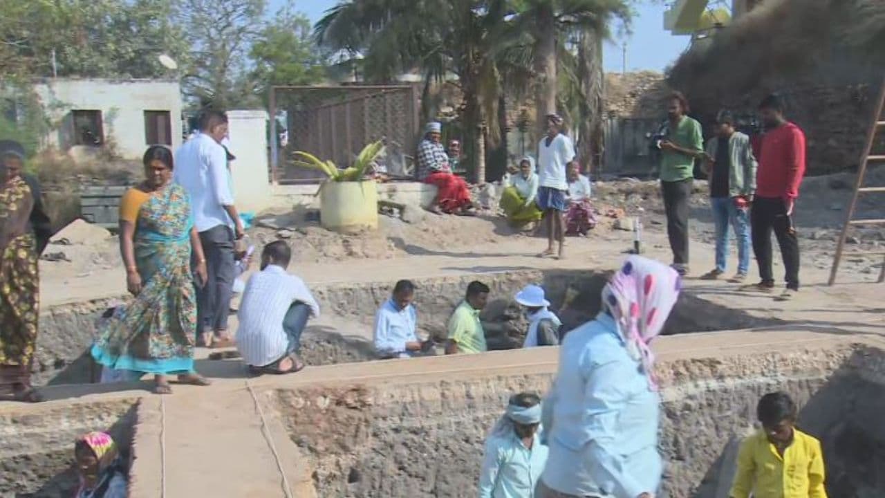 ಲಕ್ಕುಂಡಿಗೆ ರಾಜ್ಯ ಸರ್ಕಾರದಿಂದ 2.25 ಕೋಟಿ; 15 ದಿನದ ಉತ್ಖನನದಲ್ಲಿ ಸಿಕ್ಕಿದ್ದೇನು? | 225 Lakhs Rupees Grant From State Government For Lakkundi Development Mrq ಲಕ್ಕುಂಡಿಗೆ ರಾಜ್ಯ ಸರ್ಕಾರದಿಂದ 2.25 ಕೋಟಿ; 15 ದಿನದ ಉತ್ಖನನದಲ್ಲಿ ಸಿಕ್ಕಿದ್ದೇನು? | 225 Lakhs Rupees Grant From State Government For Lakkundi Development Mrq