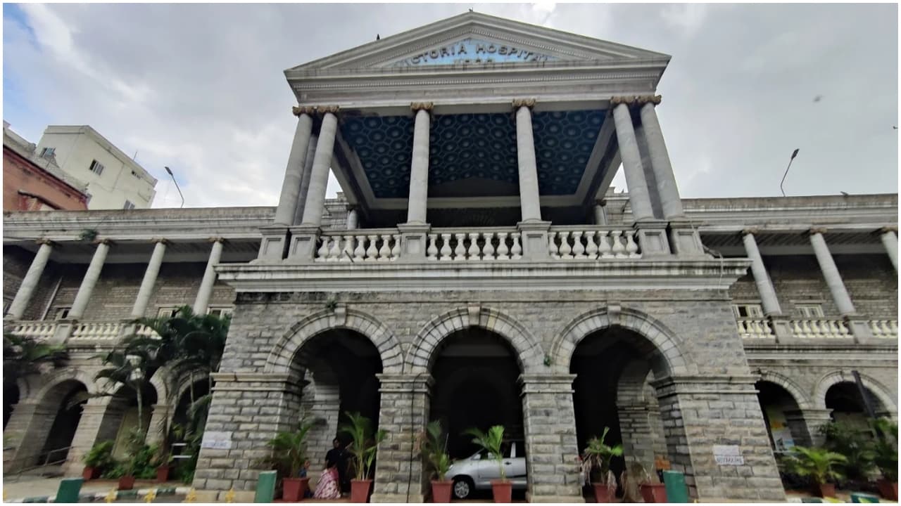 ವಿಕ್ಟೋರಿಯಾ ಆಸ್ಪತ್ರೆ ಸಿಬ್ಬಂದಿಗಳಿಂದಲೇ ಬರೋಬ್ಬರಿ 23 ಲಕ್ಷ ರೂ ಗುಳುಂ! ವೈಯಕ್ತಿಕ ಯುಪಿಐ ಪಾವತಿ ಕೋಡ್ ಬಳಕೆ! ವಿಕ್ಟೋರಿಯಾ ಆಸ್ಪತ್ರೆ ಸಿಬ್ಬಂದಿಗಳಿಂದಲೇ ಬರೋಬ್ಬರಿ 23 ಲಕ್ಷ ರೂ ಗುಳುಂ! ವೈಯಕ್ತಿಕ ಯುಪಿಐ ಪಾವತಿ ಕೋಡ್ ಬಳಕೆ!