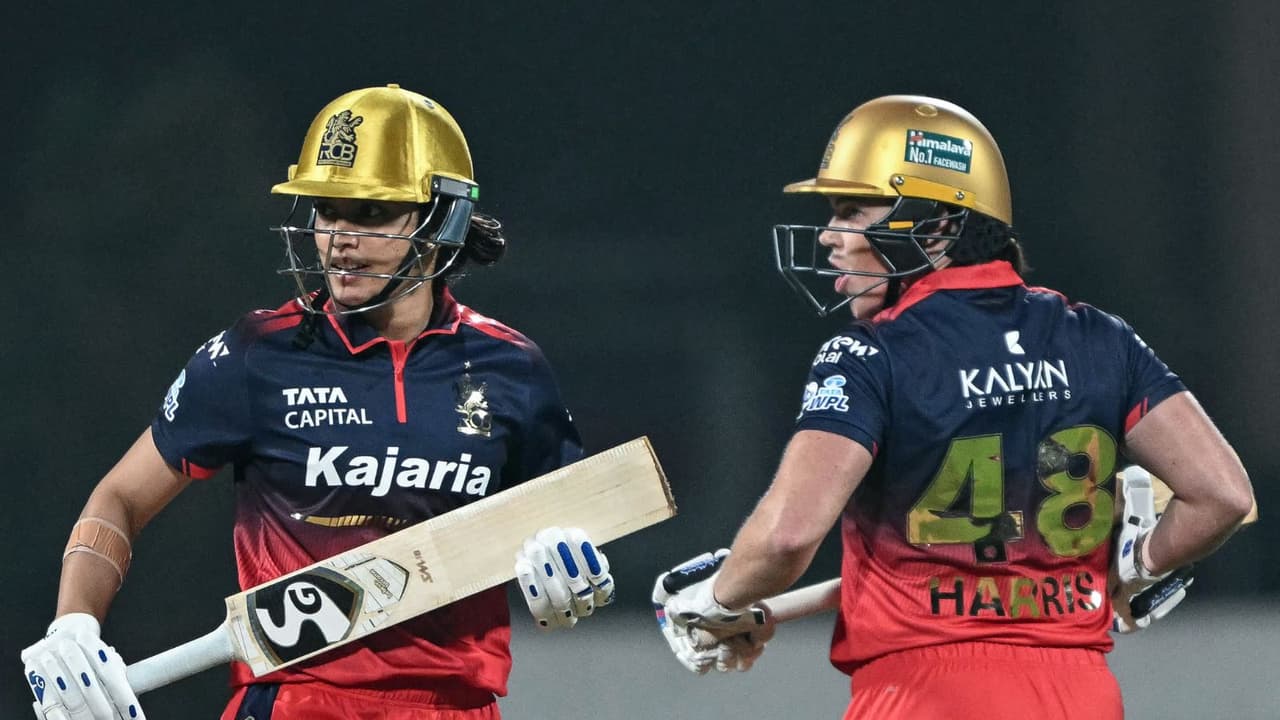 ಮೈ ಸುಡುವ ಜ್ವರದ ನಡುವೆಯೂ ಆರ್ಸಿಬಿಗೆ ಕಪ್ ಗೆದ್ದ ಕ್ಯಾಪ್ಟನ್ ಸ್ಮೃತಿ ಮಂಧನಾ! ಬ್ರೇಕ್ಅಪ್ ನೋವು ಮರೆಸಿದ ಗೆಲುವು | Smriti Mandhana Grit High Fever Personal Pain Match Winning Knock In Wpl Final ಮೈ ಸುಡುವ ಜ್ವರದ ನಡುವೆಯೂ ಆರ್ಸಿಬಿಗೆ ಕಪ್ ಗೆದ್ದ ಕ್ಯಾಪ್ಟನ್ ಸ್ಮೃತಿ ಮಂಧನಾ! ಬ್ರೇಕ್ಅಪ್ ನೋವು ಮರೆಸಿದ ಗೆಲುವು | Smriti Mandhana Grit High Fever Personal Pain Match Winning Knock In Wpl Final