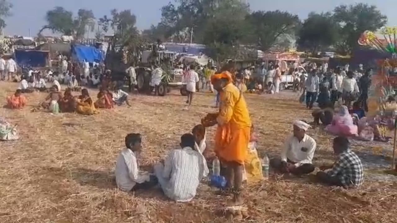 ಕೊಪ್ಪಳದ ಪ್ರಸಿದ್ಧ ಹುಲಿಗೆಮ್ಮ ದೇವಸ್ಥಾನ: ಕೋಟಿ ಕೋಟಿ ಆದಾಯವಿದ್ದರೂ ಬಯಲಲ್ಲೇ ಸ್ನಾನ, ಬಹಿರ್ದೆಸೆ! | Devotees Face Severe Lack Of Basic Facilities At Huligemma Temple Despite Crores In Donations Koppal ಕೊಪ್ಪಳದ ಪ್ರಸಿದ್ಧ ಹುಲಿಗೆಮ್ಮ ದೇವಸ್ಥಾನ: ಕೋಟಿ ಕೋಟಿ ಆದಾಯವಿದ್ದರೂ ಬಯಲಲ್ಲೇ ಸ್ನಾನ, ಬಹಿರ್ದೆಸೆ! | Devotees Face Severe Lack Of Basic Facilities At Huligemma Temple Despite Crores In Donations Koppal