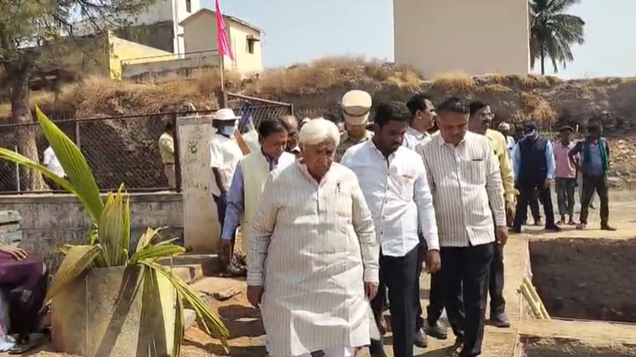 Lakkundi excavation: 101 ದೇವಸ್ಥಾನ, 101 ಬಾವಿಗಳ ಜನರನ್ನು ಊರಿಂದಾಚೆ ಕಳಿಸೋದು ಅನಿವಾರ್ಯ; ಎಚ್.ಕೆ. ಪಾಟೀಲ | Gadag Hk Patil Says Lakkundi Villagers Relocation For 101 Temples Excavation Sat Lakkundi excavation: 101 ದೇವಸ್ಥಾನ, 101 ಬಾವಿಗಳ ಜನರನ್ನು ಊರಿಂದಾಚೆ ಕಳಿಸೋದು ಅನಿವಾರ್ಯ; ಎಚ್.ಕೆ. ಪಾಟೀಲ | Gadag Hk Patil Says Lakkundi Villagers Relocation For 101 Temples Excavation Sat