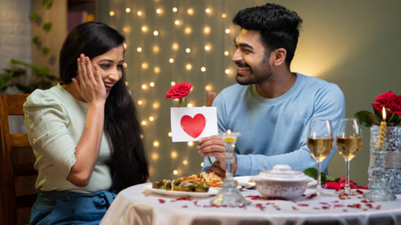 ನಿಮ್ಮ ಲವರ್ಗೆ ಇನ್ನೂ ವ್ಯಾಲೆಂಟೈನ್ಸ್ ಡೇ ಗಿಫ್ಟ್ ಕೊಟ್ಟಿಲ್ವಾ? ಈ 5 ರೀತಿ ಗಿಫ್ಟ್ ಮೂಲಕ ಸರ್ಪ್ರೈಸ್ ಕೊಡಿ! | Forgot Valentines Day Gift 5 Last Minute Ideas To Make Your Partner Smile Kvn ನಿಮ್ಮ ಲವರ್ಗೆ ಇನ್ನೂ ವ್ಯಾಲೆಂಟೈನ್ಸ್ ಡೇ ಗಿಫ್ಟ್ ಕೊಟ್ಟಿಲ್ವಾ? ಈ 5 ರೀತಿ ಗಿಫ್ಟ್ ಮೂಲಕ ಸರ್ಪ್ರೈಸ್ ಕೊಡಿ! | Forgot Valentines Day Gift 5 Last Minute Ideas To Make Your Partner Smile Kvn