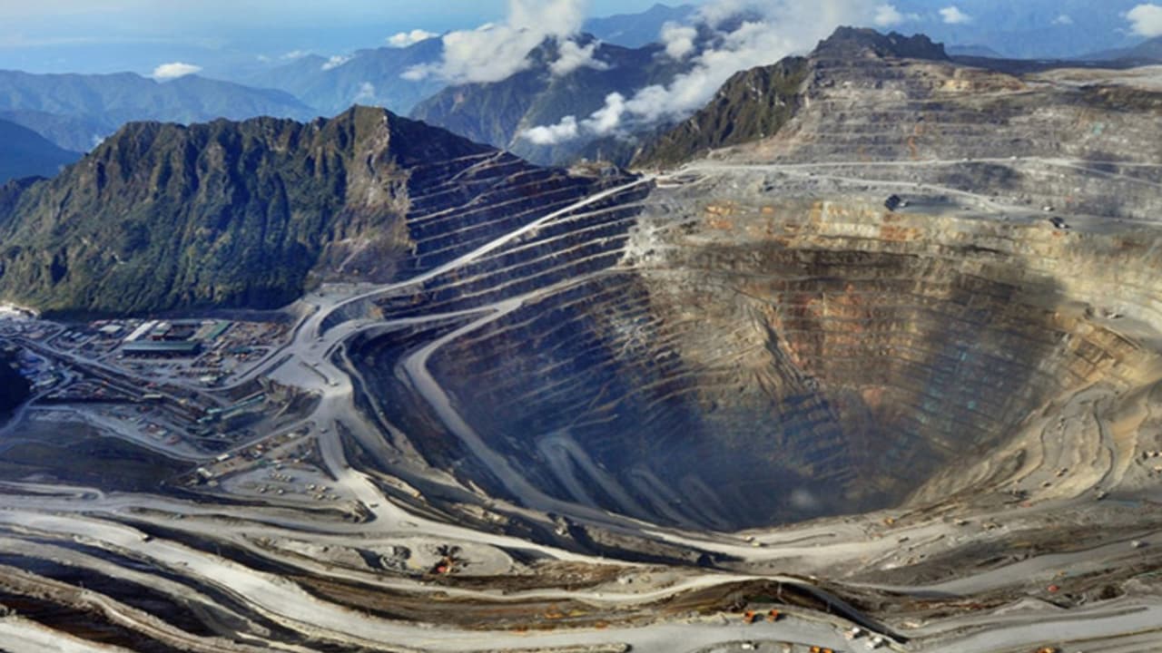 உலகின் நம்பர் 1 தங்கச்சுரங்கம்.. 52 டன் தங்கம்.. தனி விமான நிலையம்.. வியக்க வைக்கும் தகவல்!