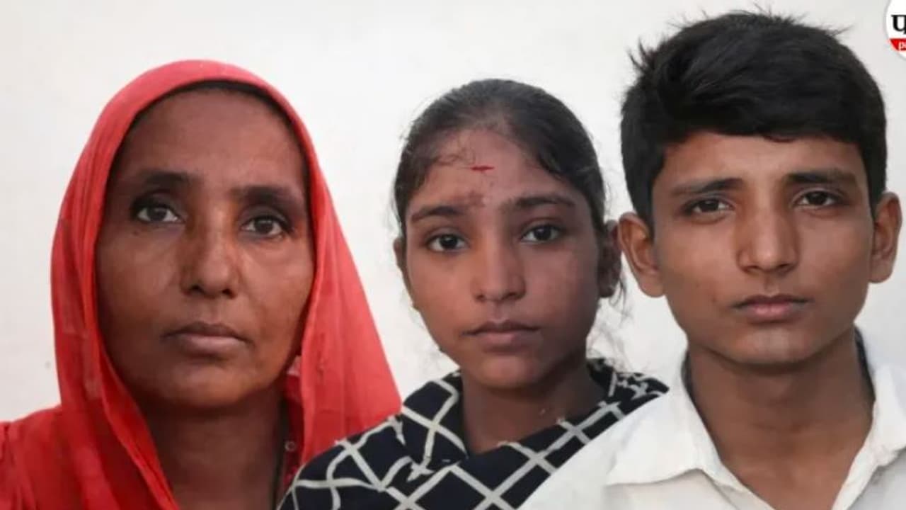 ಡಿವೈಡರ್ಗೆ ಡಿಕ್ಕಿ ಹೊಡೆದ ಬೈಕ್: ಅಮ್ಮ ಹೊಸದಾಗಿ ಮದುವೆಯಾದ ಮಗ, ಗರ್ಭಿಣಿ ಸೊಸೆ ಸಾವು | Accident While Going To Wedding Family Of Three Including Pregnent Daughter In Law Died ಡಿವೈಡರ್ಗೆ ಡಿಕ್ಕಿ ಹೊಡೆದ ಬೈಕ್: ಅಮ್ಮ ಹೊಸದಾಗಿ ಮದುವೆಯಾದ ಮಗ, ಗರ್ಭಿಣಿ ಸೊಸೆ ಸಾವು | Accident While Going To Wedding Family Of Three Including Pregnent Daughter In Law Died