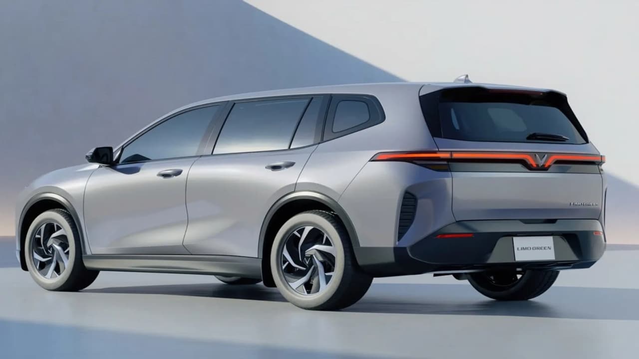 வின்ஃபாஸ்ட் EV.. ஒரே ஒரு சார்ஜில் 450 கிமீ.. சென்னை டூ மதுரை பறக்கலாம்.. விலை இவ்வளவு கம்மியா?