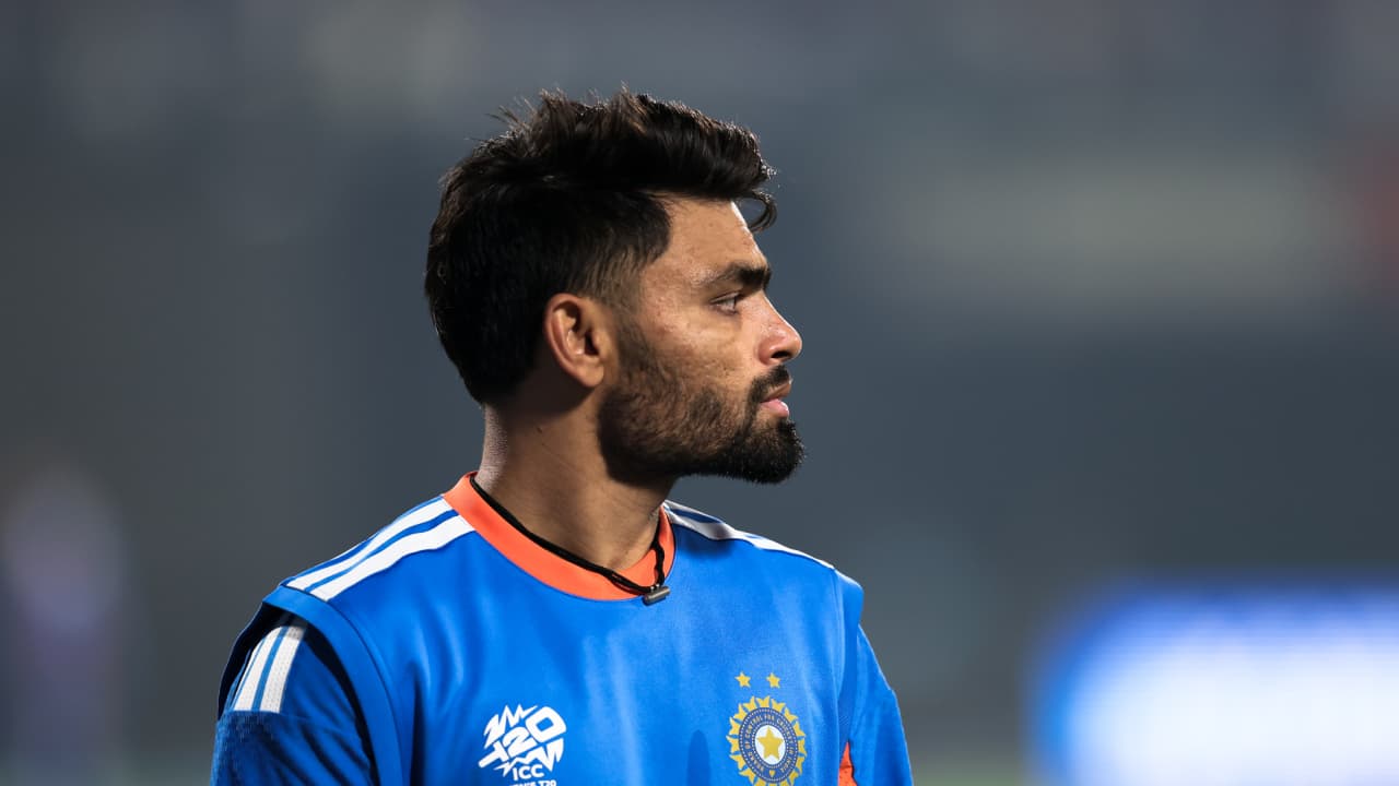 T20 World Cup: Rinku Singh Rushes Back Home Due to Family Emergency Ahead of Zimbabwe Super 8 Clash