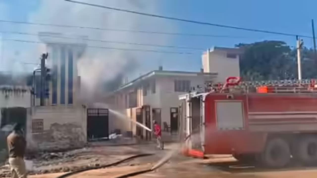 Alwar firecracker factory blast: ಅಕ್ರಮ ಪಟಾಕಿ ತಯಾರಿಕಾ ಘಟಕದಲ್ಲಿ ಸ್ಫೋಟ : 7 ಕಾರ್ಮಿಕರು ಸಜೀವ ದಹನ | Massive Fire At An Illegal Firecracker Factory In Bhiwadi Rajasthan Kills 7 Alwar firecracker factory blast: ಅಕ್ರಮ ಪಟಾಕಿ ತಯಾರಿಕಾ ಘಟಕದಲ್ಲಿ ಸ್ಫೋಟ : 7 ಕಾರ್ಮಿಕರು ಸಜೀವ ದಹನ | Massive Fire At An Illegal Firecracker Factory In Bhiwadi Rajasthan Kills 7