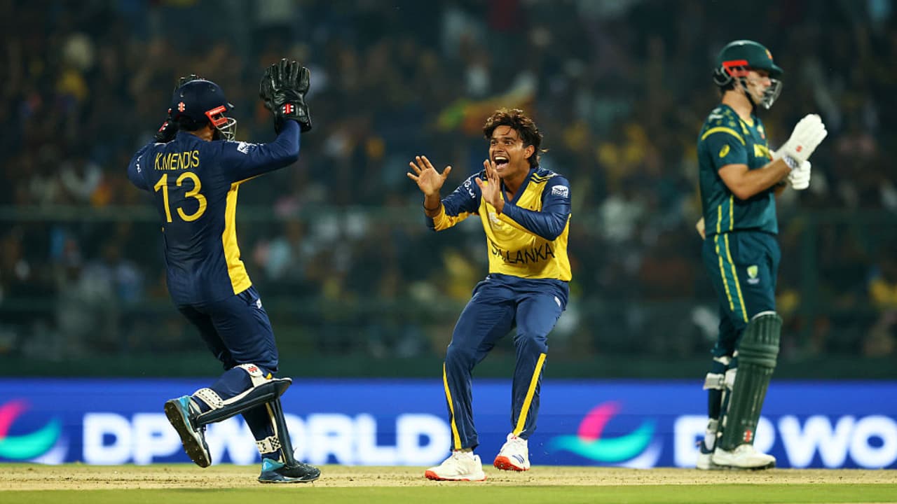 SL vs AUS: ஆஸ்திரேலியாவை அலற விட்ட இலங்கை.. டி20 உலகக்கோப்பையில் இருந்து நடையை கட்டும் ஆஸி!