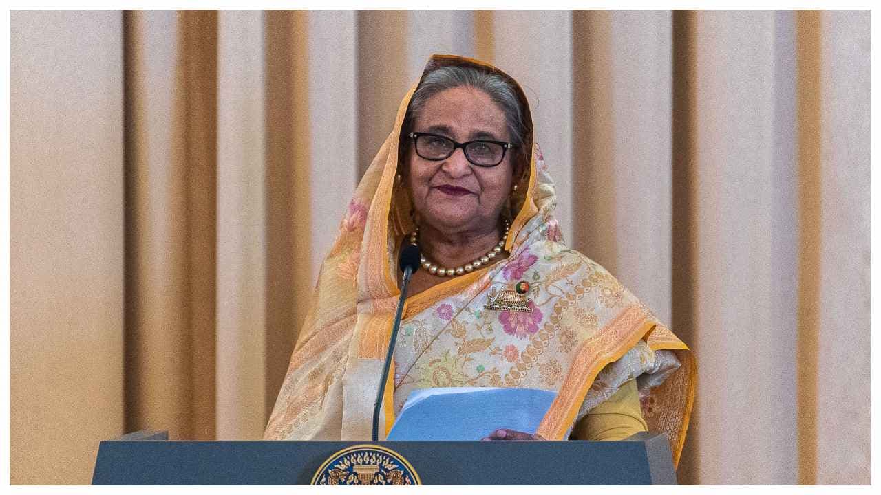 শেখ হাসিনা ডিসেম্বরে বাংলাদেশে ফেরার ঘোষণা দিলেন
