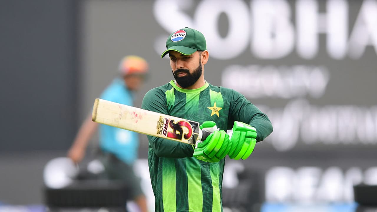 T20 World Cup: Shadab Khan Sends Brutal Reminder to Pakistan Legends Amid India Defeat Criticism
