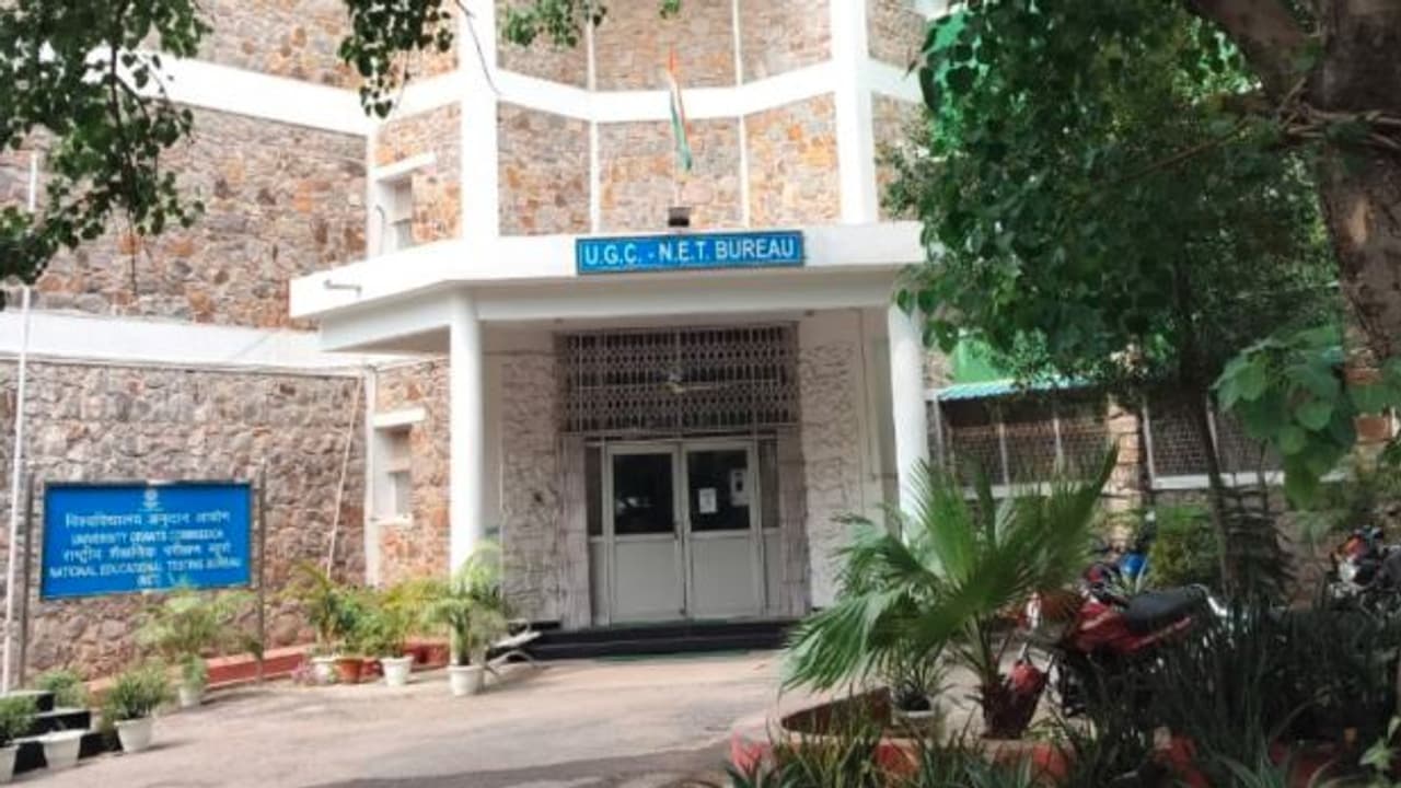 ದೇಶದಲ್ಲಿರುವ ನಕಲಿ ವಿಶ್ವವಿದ್ಯಾಲಯಗಳ ಪಟ್ಟಿ ಬಿಡುಗಡೆ ಮಾಡಿದ ಯುಜಿಸಿ: 12 ರಾಜ್ಯಗಳಲ್ಲಿ ವಂಚನೆ ಜಾಲ | Ugc Releases List Of Fake Universities In The Country ದೇಶದಲ್ಲಿರುವ ನಕಲಿ ವಿಶ್ವವಿದ್ಯಾಲಯಗಳ ಪಟ್ಟಿ ಬಿಡುಗಡೆ ಮಾಡಿದ ಯುಜಿಸಿ: 12 ರಾಜ್ಯಗಳಲ್ಲಿ ವಂಚನೆ ಜಾಲ | Ugc Releases List Of Fake Universities In The Country