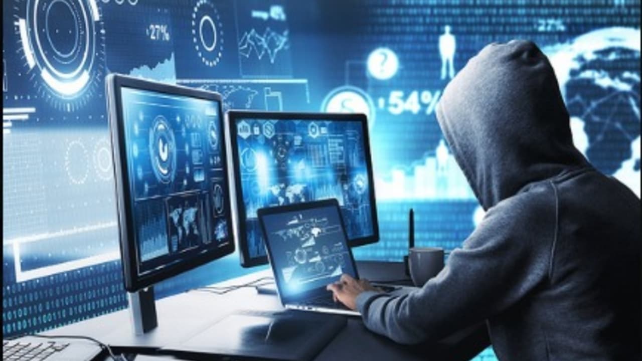 LPG Customers Beware! Fraudsters Use WhatsApp, SMS to Steal Bank Details