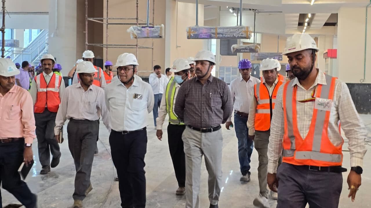 ಬೆಂಗಳೂರಿಗರಿಗೆ ಸಿಹಿ ಸುದ್ದಿ: ಶೀಘ್ರವೇ ‘ಗುಲಾಬಿ ಮೆಟ್ರೋ’ ಸಂಚಾರ ಮುಕ್ತ; BMRCL ಎಂಡಿ ಜೆ. ರವಿಶಂಕರ್ ಪರಿಶೀಲನೆ | Bengaluru Namma Metro Pink Line Inspection Md Dr J Ravishankar Completion Date 2026 Sat ಬೆಂಗಳೂರಿಗರಿಗೆ ಸಿಹಿ ಸುದ್ದಿ: ಶೀಘ್ರವೇ ‘ಗುಲಾಬಿ ಮೆಟ್ರೋ’ ಸಂಚಾರ ಮುಕ್ತ; BMRCL ಎಂಡಿ ಜೆ. ರವಿಶಂಕರ್ ಪರಿಶೀಲನೆ | Bengaluru Namma Metro Pink Line Inspection Md Dr J Ravishankar Completion Date 2026 Sat