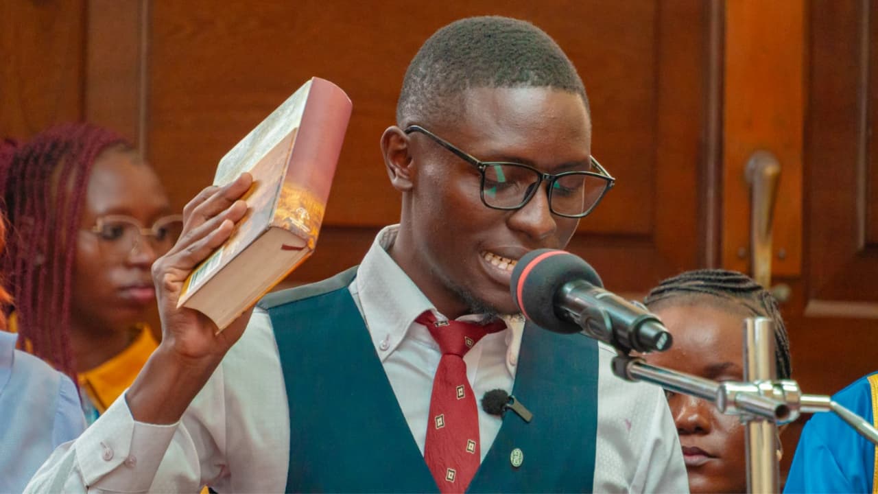 bhagavad gita in Kenya ಕೀನ್ಯಾ ಅಸೆಂಬ್ಲಿಯಲ್ಲಿ ಭಗವದ್ಗೀತೆ ಹಿಡಿದು ಪ್ರಮಾಣವಚನ ಸ್ವೀಕರಿಸಿದ ಯುವ ನಾಯಕ ಕೆಲ್ಲಿ | Kenya Young Leader Kelly Caleb Takes Oath Of Office Holding The Bhagavad Gita bhagavad gita in Kenya ಕೀನ್ಯಾ ಅಸೆಂಬ್ಲಿಯಲ್ಲಿ ಭಗವದ್ಗೀತೆ ಹಿಡಿದು ಪ್ರಮಾಣವಚನ ಸ್ವೀಕರಿಸಿದ ಯುವ ನಾಯಕ ಕೆಲ್ಲಿ | Kenya Young Leader Kelly Caleb Takes Oath Of Office Holding The Bhagavad Gita